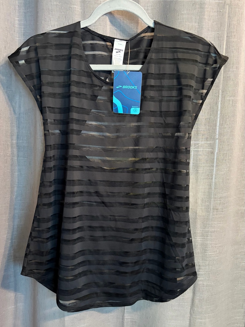 Brooks Hot Shot Short Sleeve NWT Small, Black